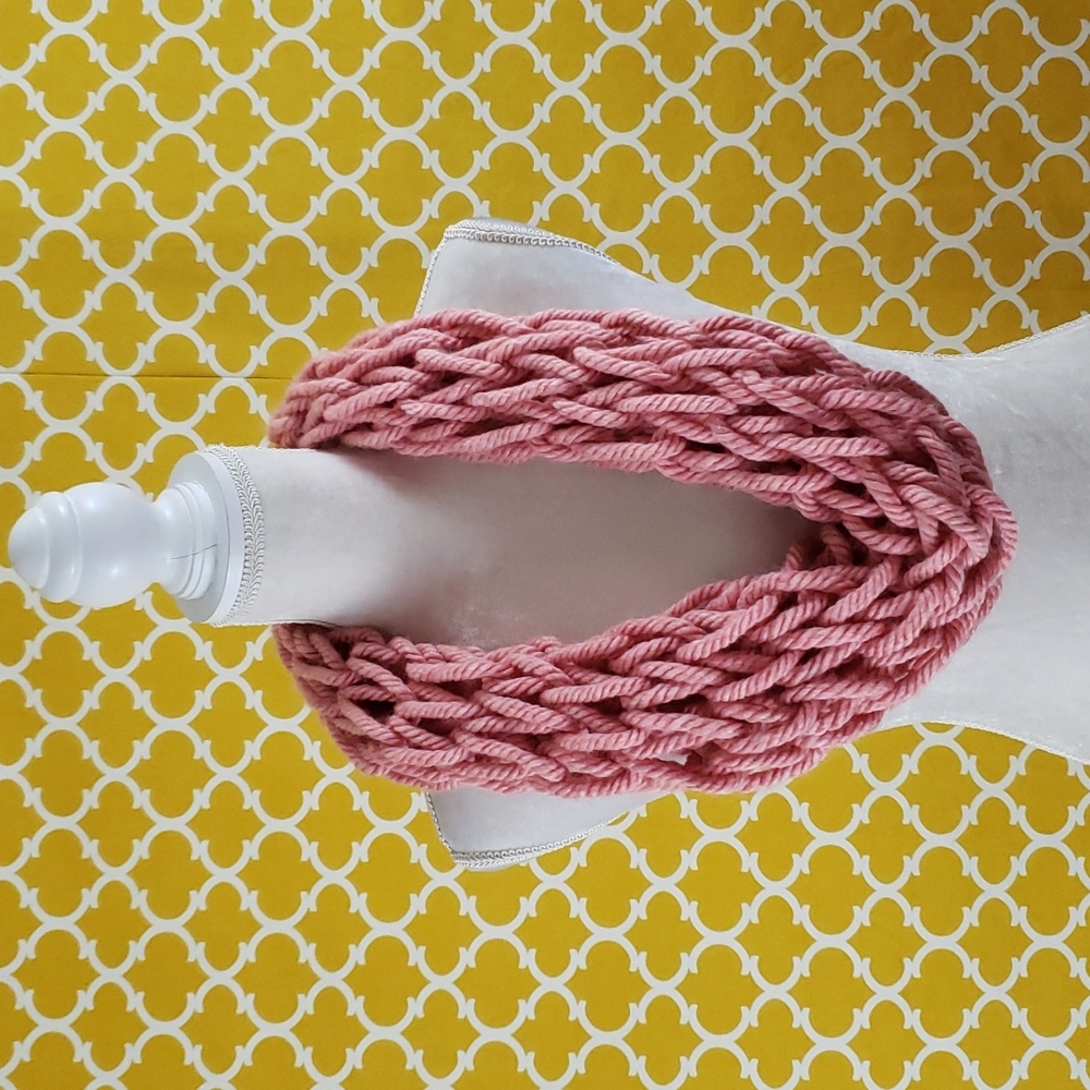 SUPER CUTE DUSTY PINK LARGE LOOP CHUNK KNIT INFINITY SCARF